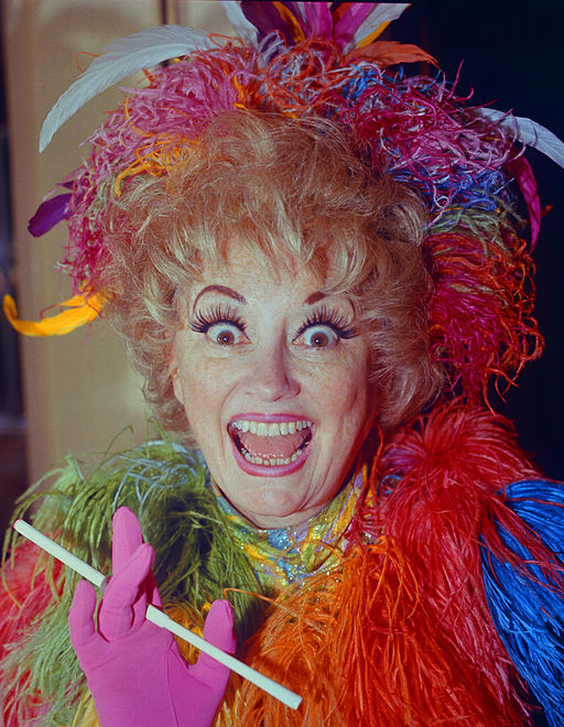 PHYLLIS DILLER: Housewife Turned Comedian!