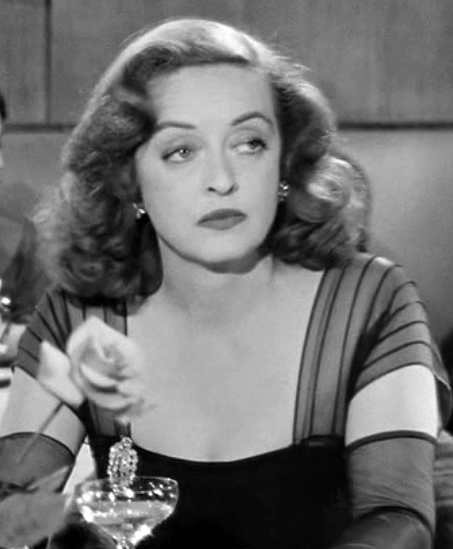 Bette Davis: The Unyielding Icon of Hollywood’s Golden Age