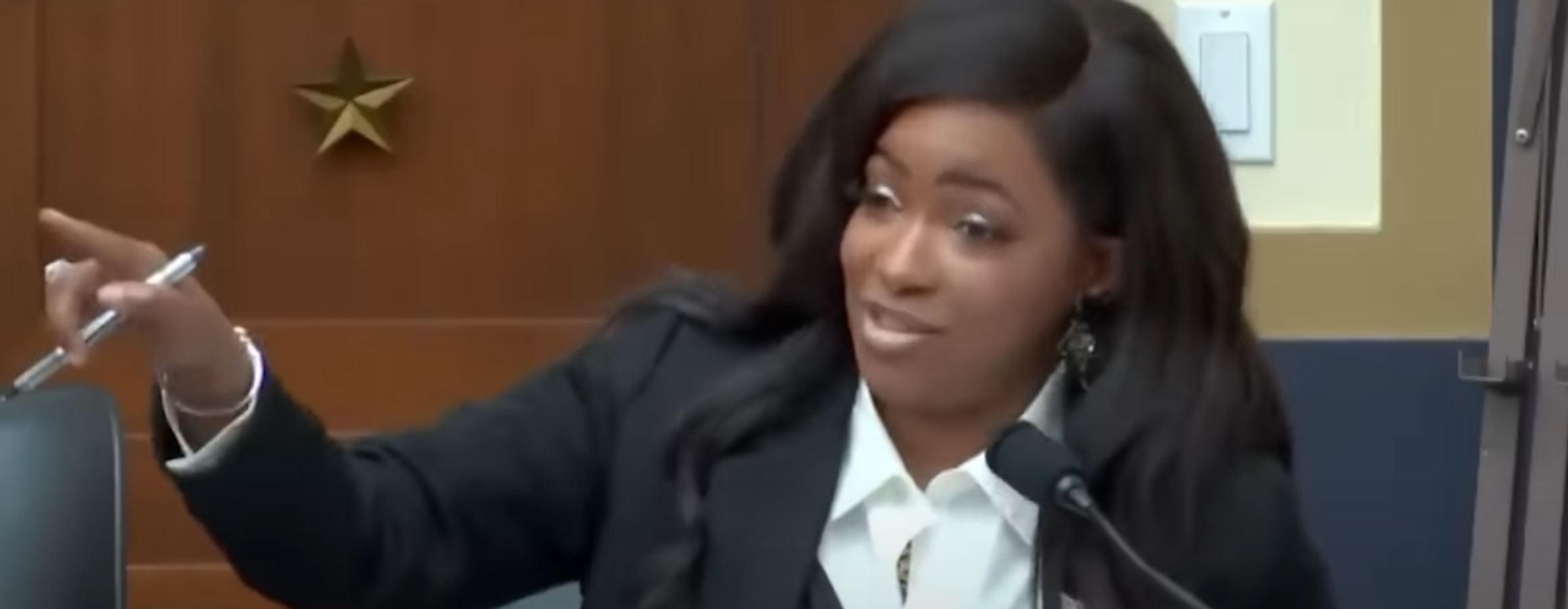 Crockett Predicts January Shutdown as Congress Stalls