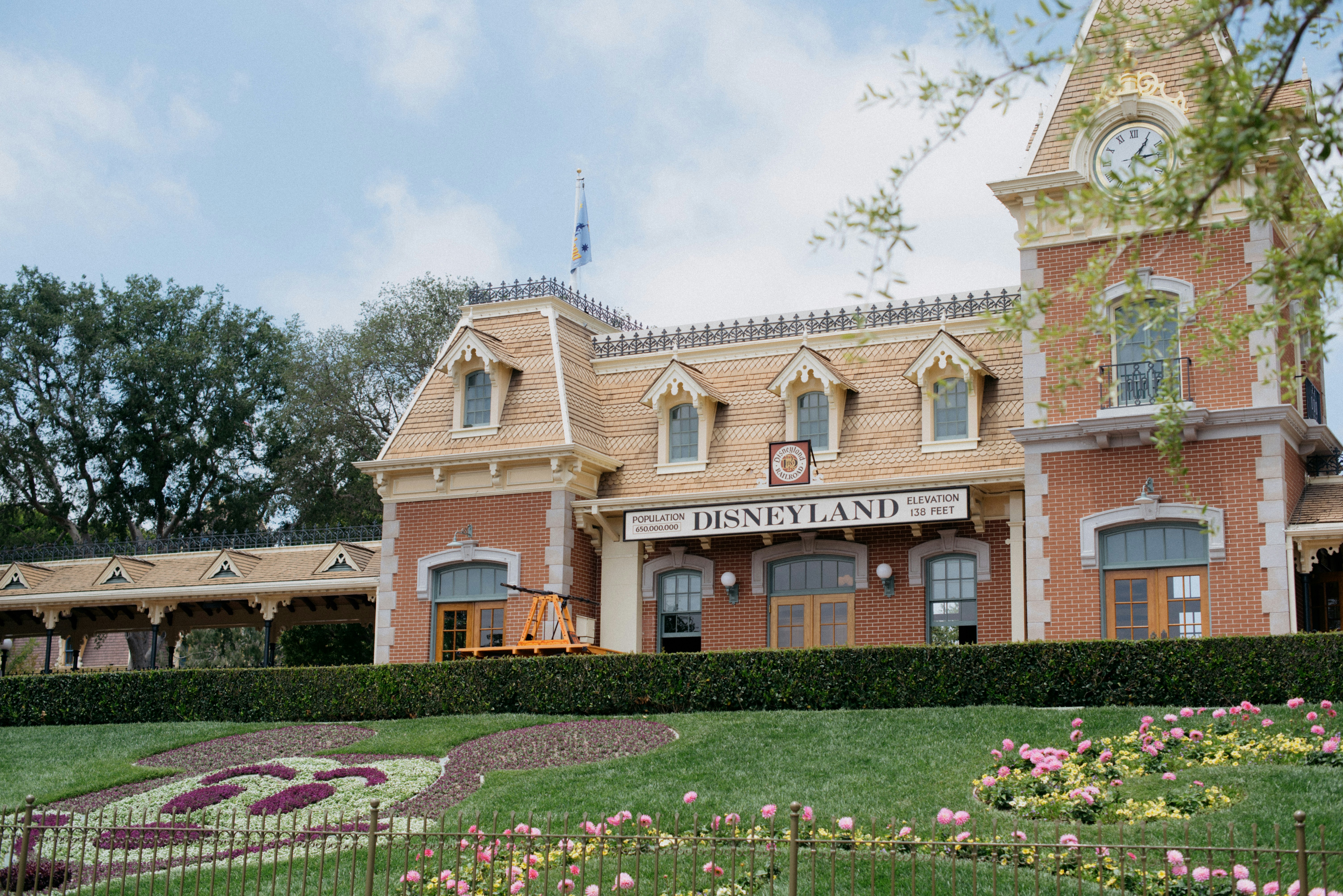 Woman Dies After Medical Emergency on Disneyland’s Haunted Mansion Ride