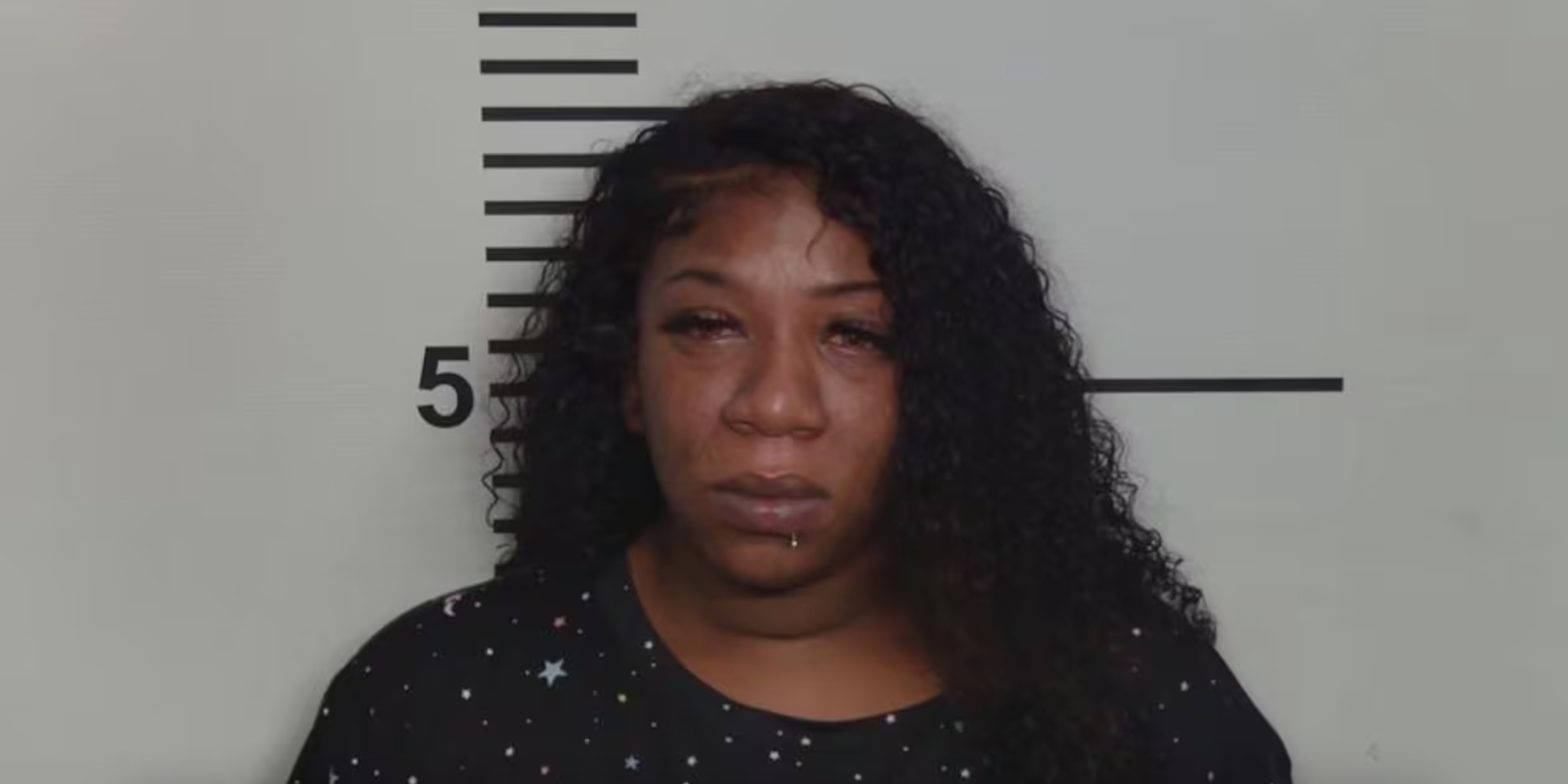 Woman Destroys Little Caesar’s After Being Told Extra Sauce Costs $1