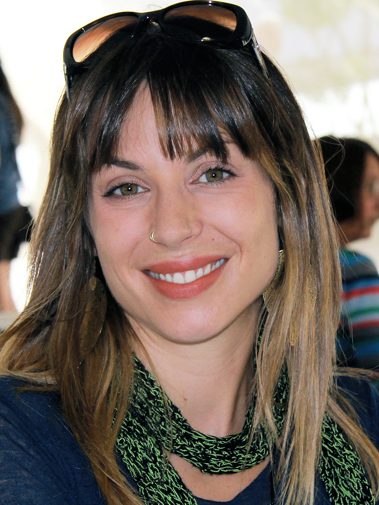 Weezer Bassist’s Wife Files For Divorce After Police Standoff