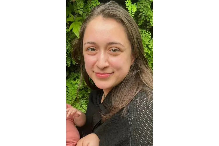 Pregnant Illinois Woman Stabbed to Death After Answering Door